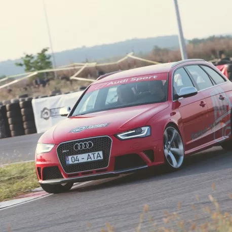 Inchiriere Audi RS4