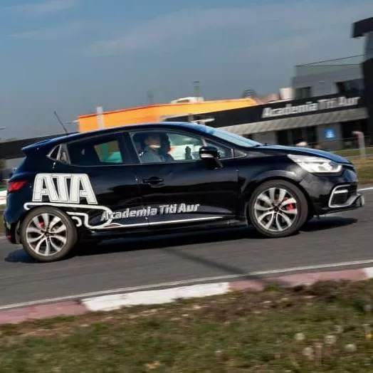 Inchiriere Renault Clio RS