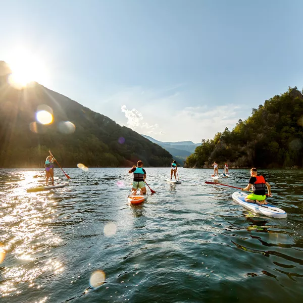 Stand Up Paddle pe lacul Siriu, pentru grup de 6 persoane