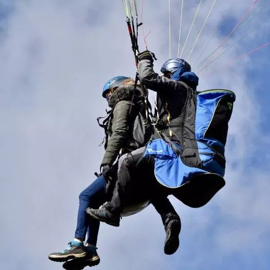 Zbor cu Parapanta - Experiență Cadou - Zbor de durata, cu parapanta, Bunloc, 1 Persoana, smartexperience.ro