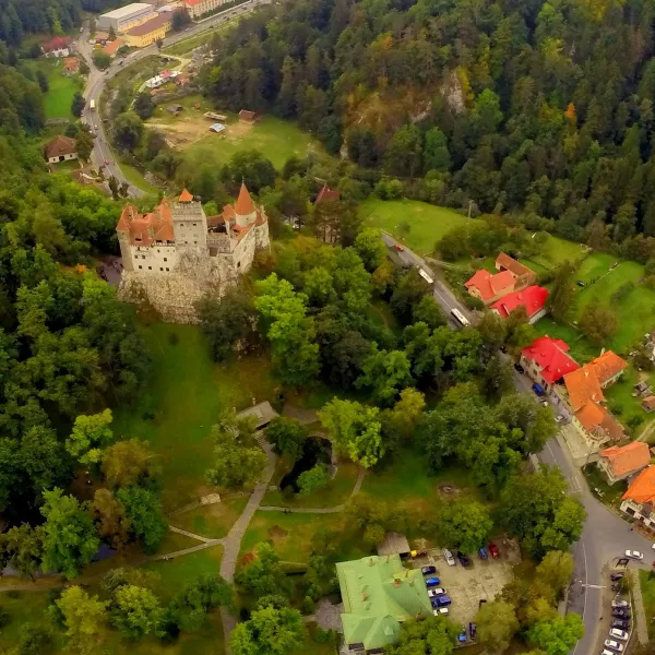 Zbor cu Avionul Cadou - Zbor introductiv cu avionul peste Cetatile Brasovului|3 persoane, smartexperience.ro