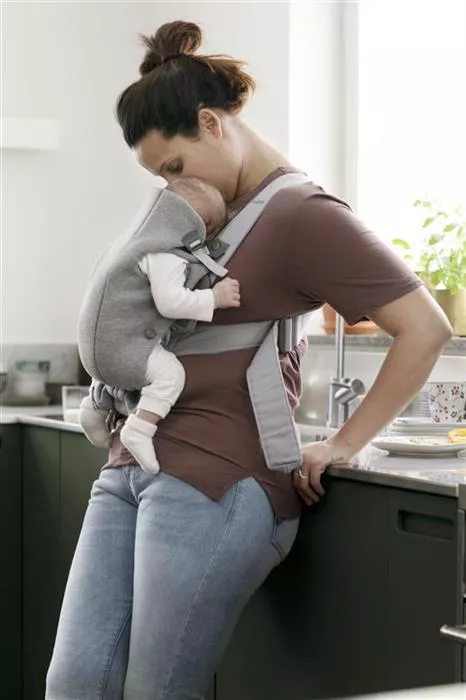 Marsupiu anatomic - Mini - cu pozitii multiple de purtare - Light Grey, 3D Jersey - BabyBjorn, [],bestfam.ro