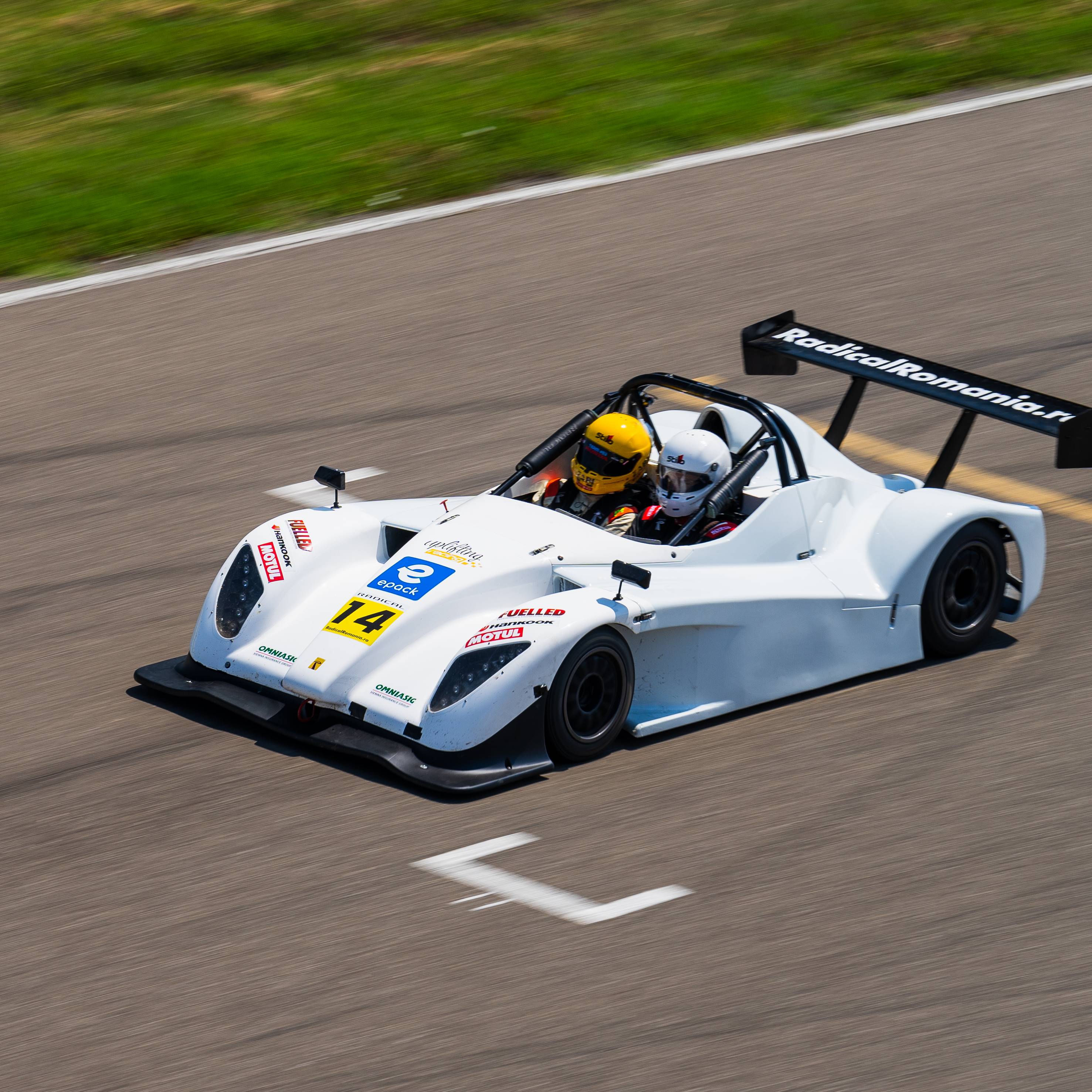 Experiențe Auto Cadou - 4 Tururi Copilot PROTOTIP RADICAL 
SR1, smartexperience.ro