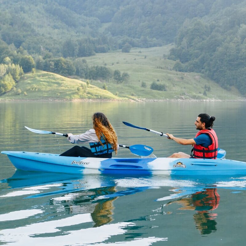 Canoeing - Experiențe Cadou  - Tura caiac pe lacul Siriu | 1 persoana, smartexperience.ro
