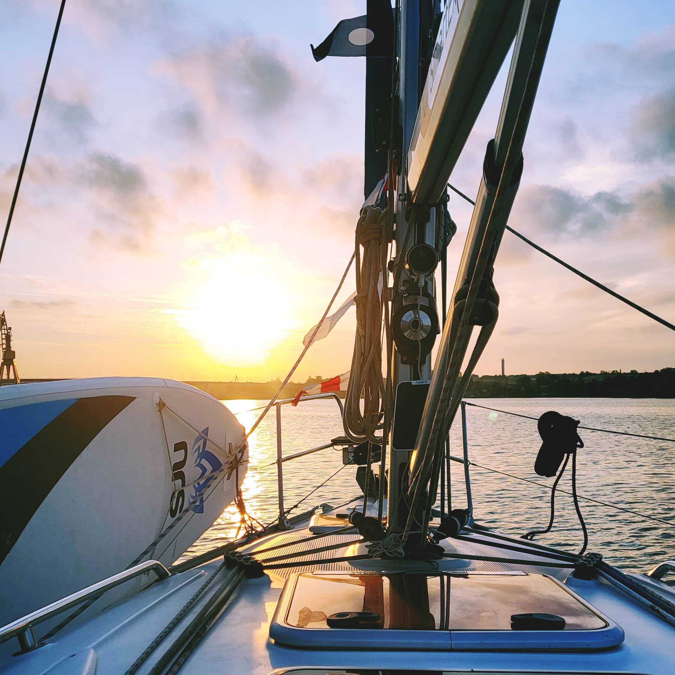 Sailing, Plimbări cu Velierul & Cursuri de Navigație - Experienta romantica | Apus pe velier | 2 persoane | Cazare la bord, smartexperience.ro