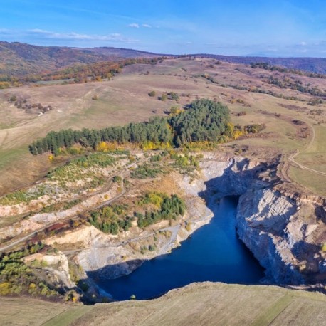 Zbor cu Avionul Cadou - Zbor introductiv cu avionul peste Lacul de Smarald si Vulcanul Racos | 3 persoane, smartexperience.ro