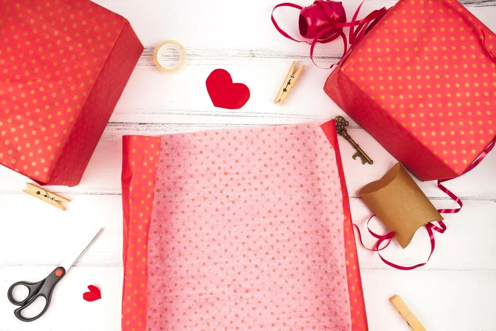 De ce materiale ai nevoie pentru împachetarea cadourilor?