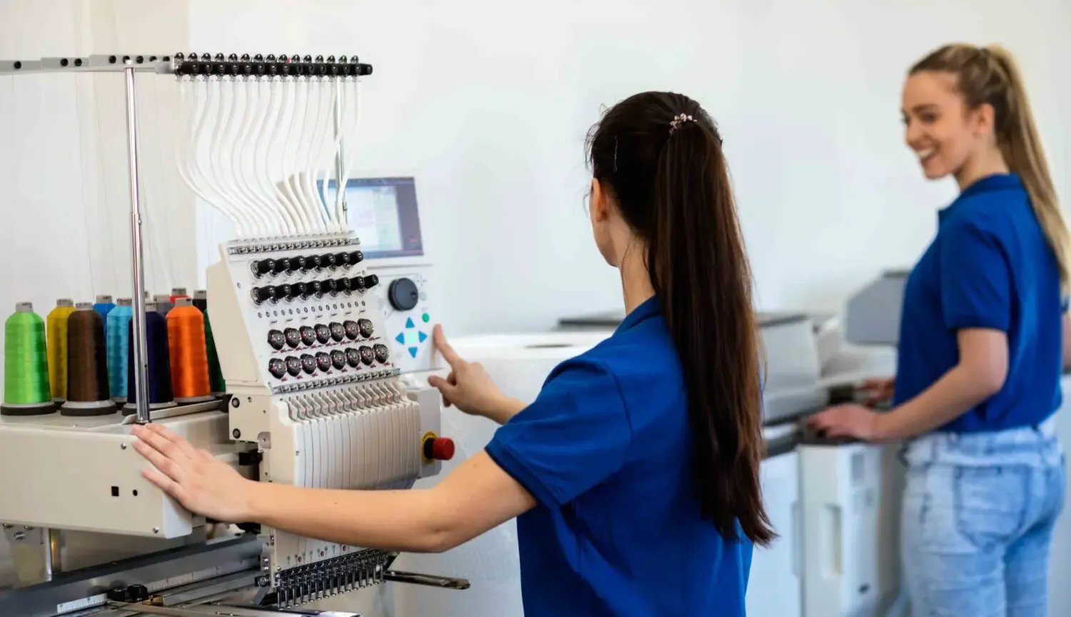 Factori esențiali în alegerea mașinii de brodat profesionale